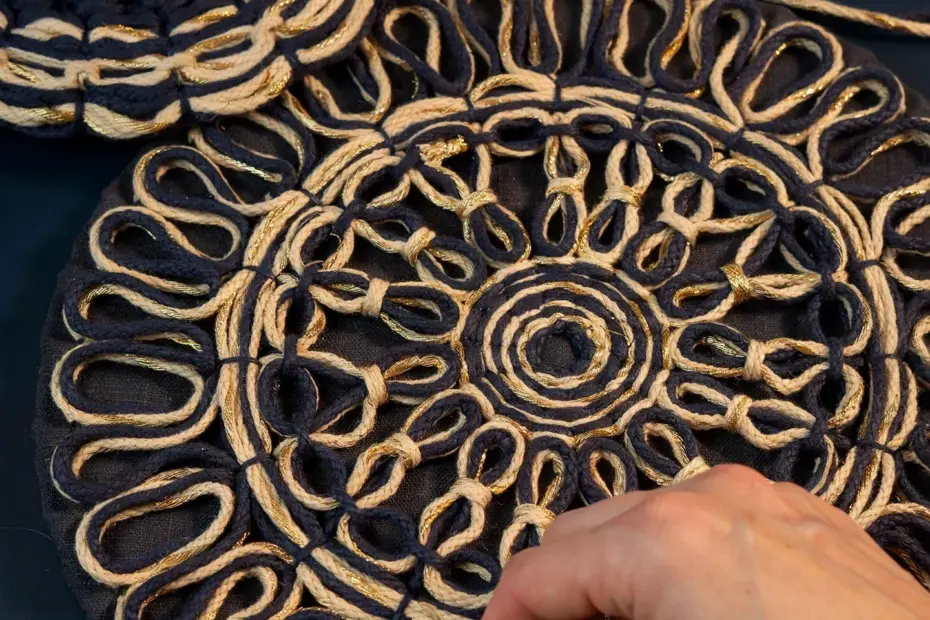 Easy DIY Wall Decor Idea – This Woven Placemat Doubles as Art